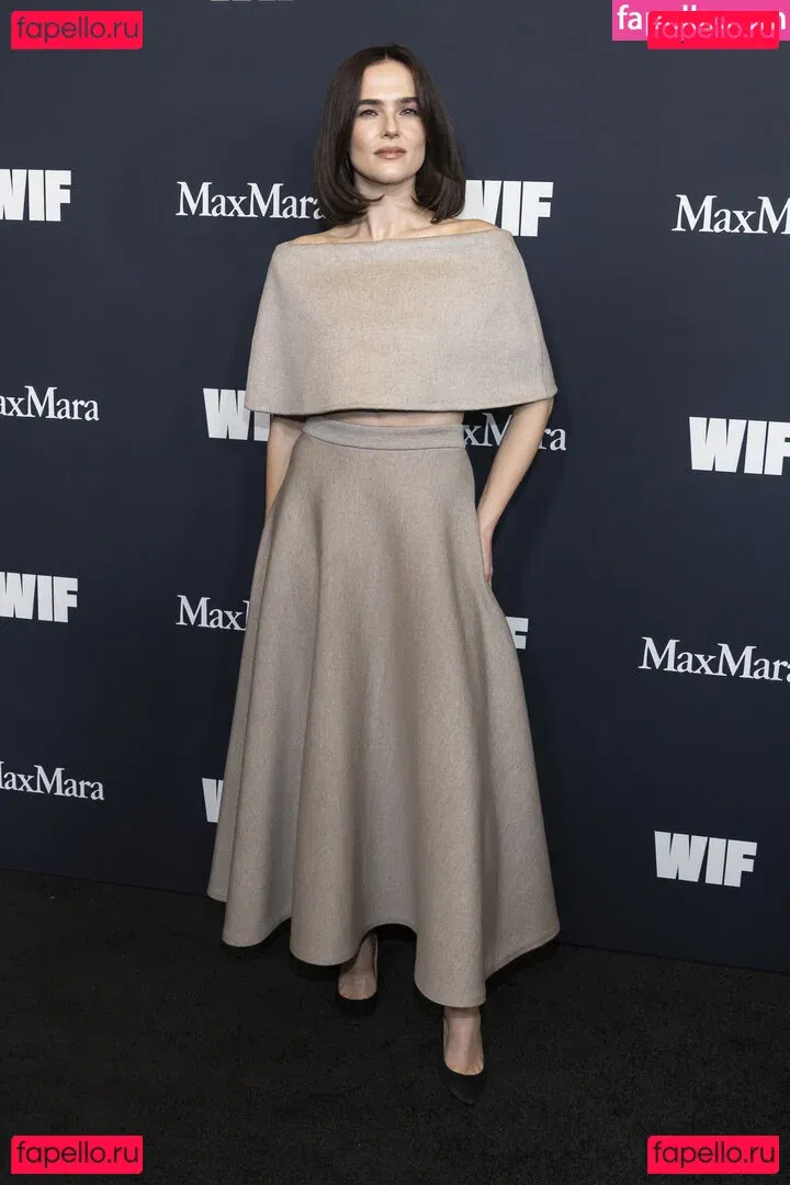 Zoey Deutch Onlyfans Photo Gallery 