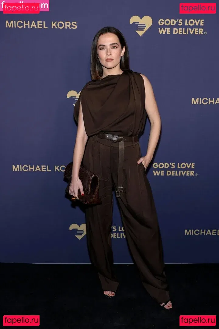 Zoey Deutch Onlyfans Photo Gallery 