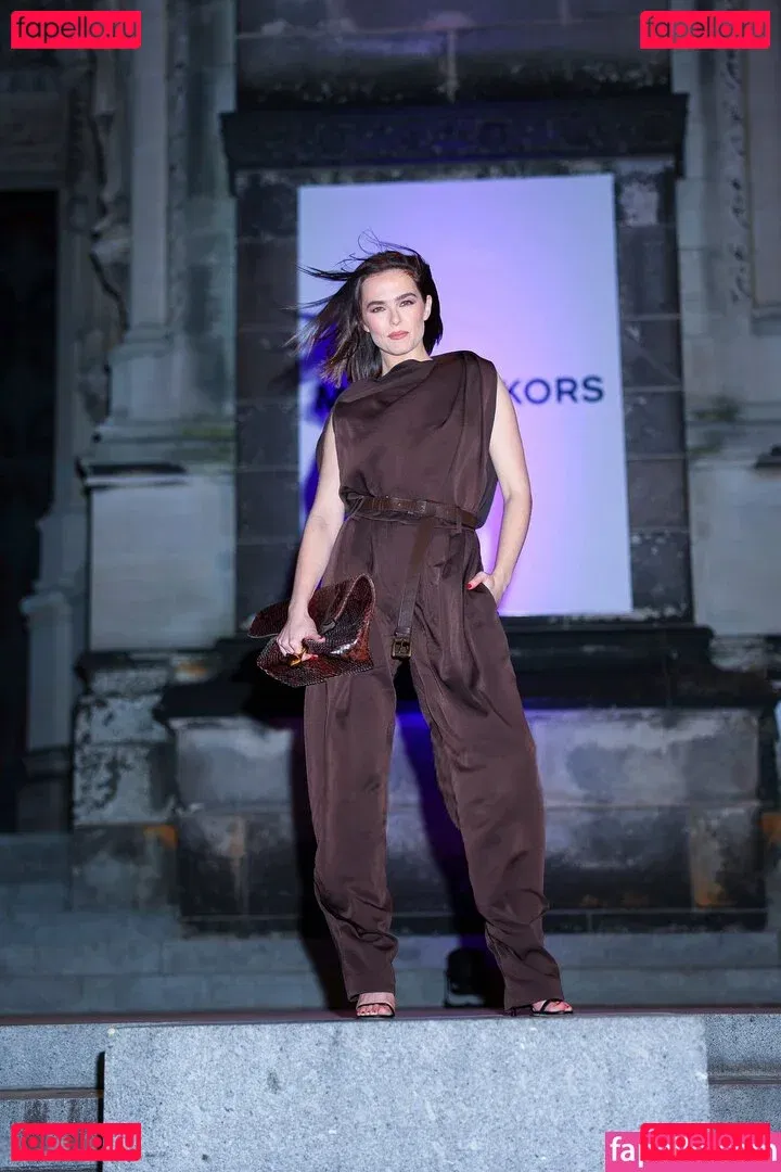 Zoey Deutch Onlyfans Photo Gallery 