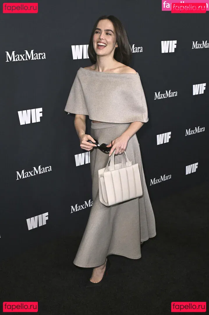 Zoey Deutch Onlyfans Photo Gallery 