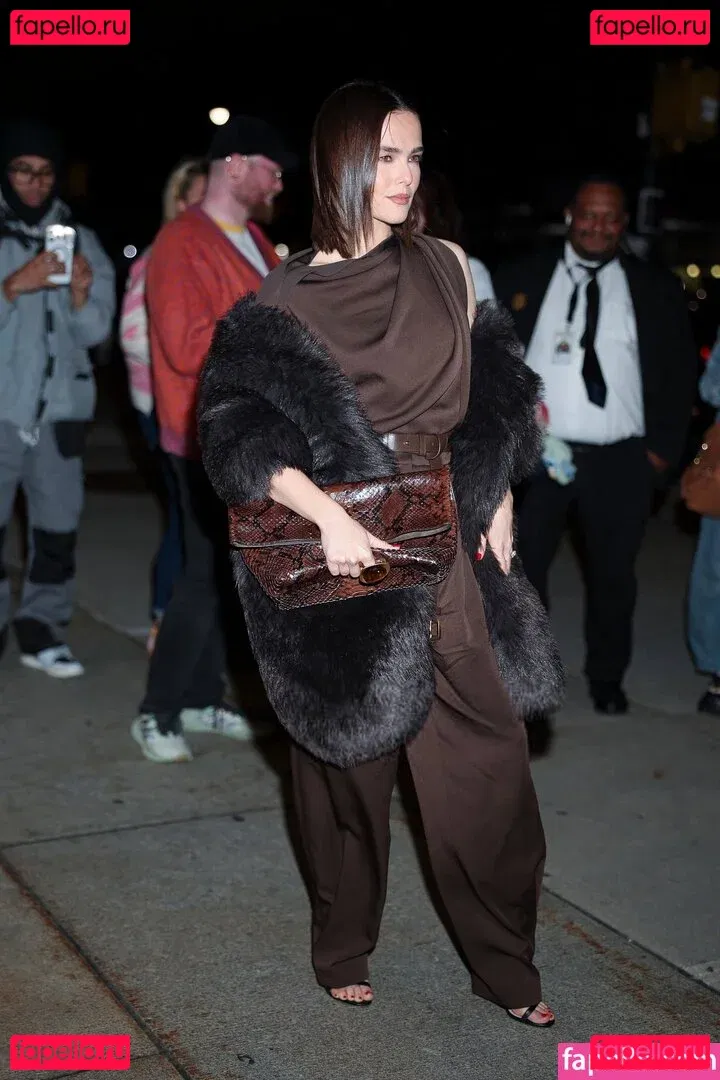 Zoey Deutch Onlyfans Photo Gallery 