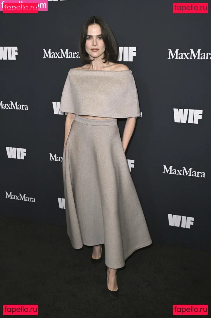 Zoey Deutch Onlyfans Photo Gallery 