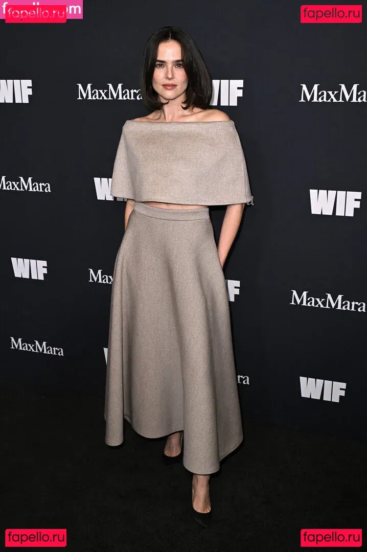 Zoey Deutch Onlyfans Photo Gallery 