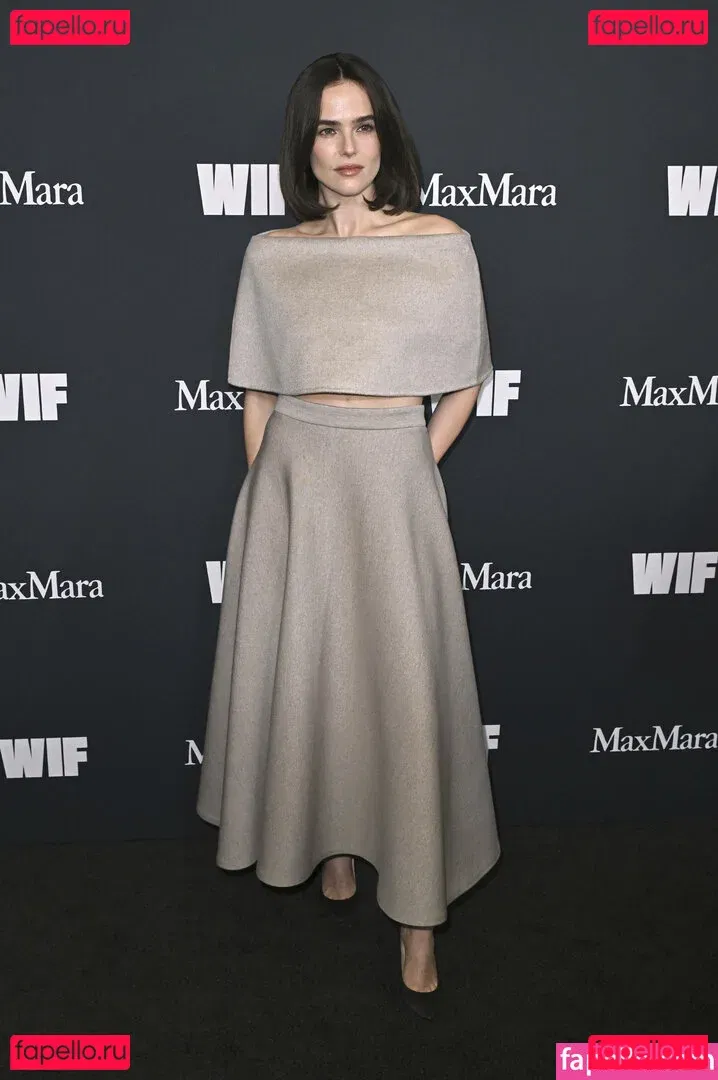 Zoey Deutch Onlyfans Photo Gallery 