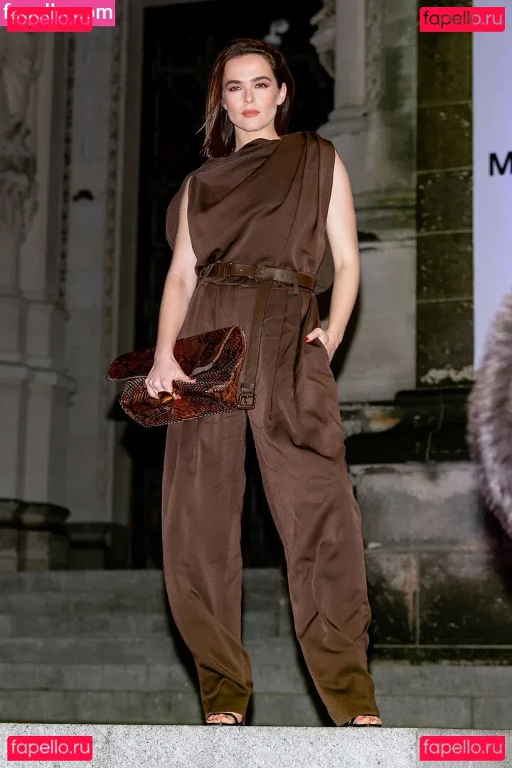 Zoey Deutch Onlyfans Photo Gallery 