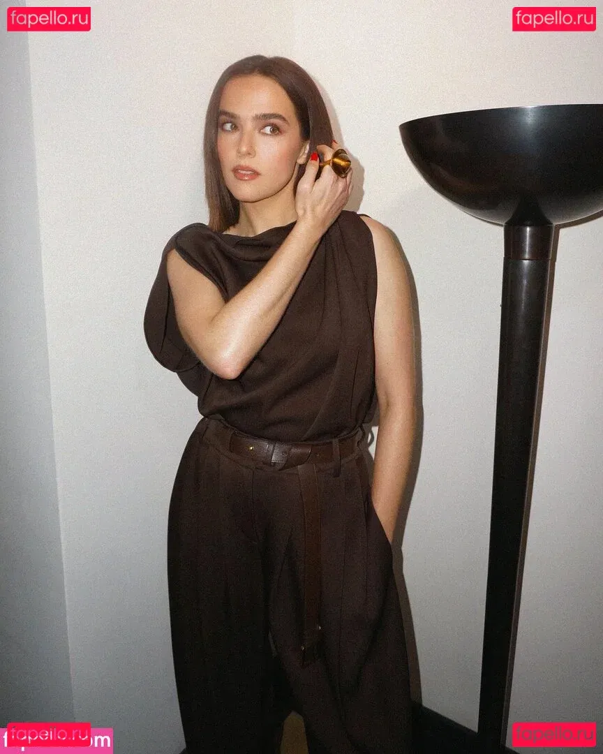 Zoey Deutch Onlyfans Photo Gallery 