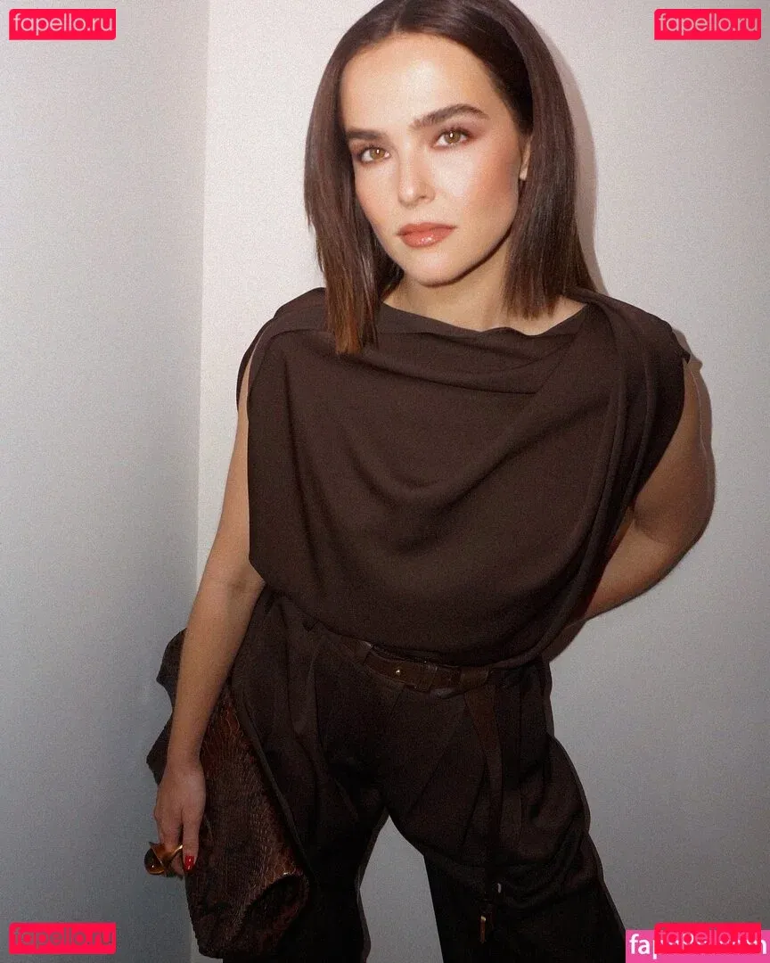 Zoey Deutch Onlyfans Photo Gallery 