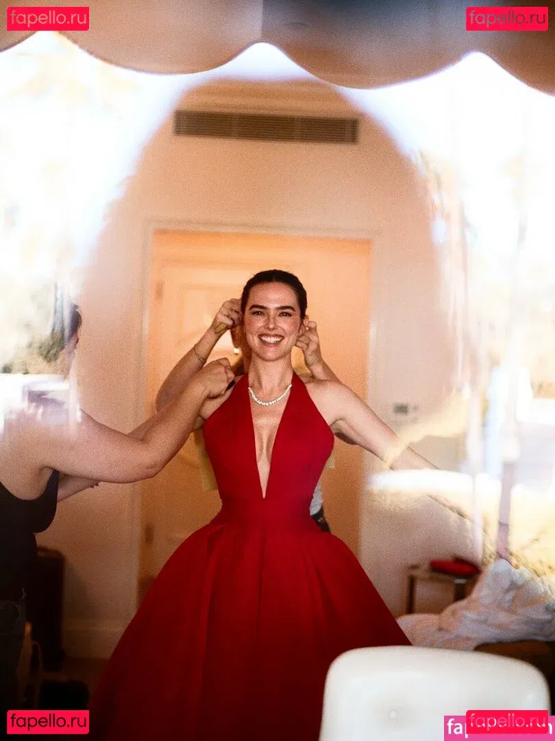 Zoey Deutch Onlyfans Photo Gallery 