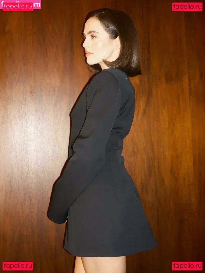 Zoey Deutch Onlyfans Photo Gallery 