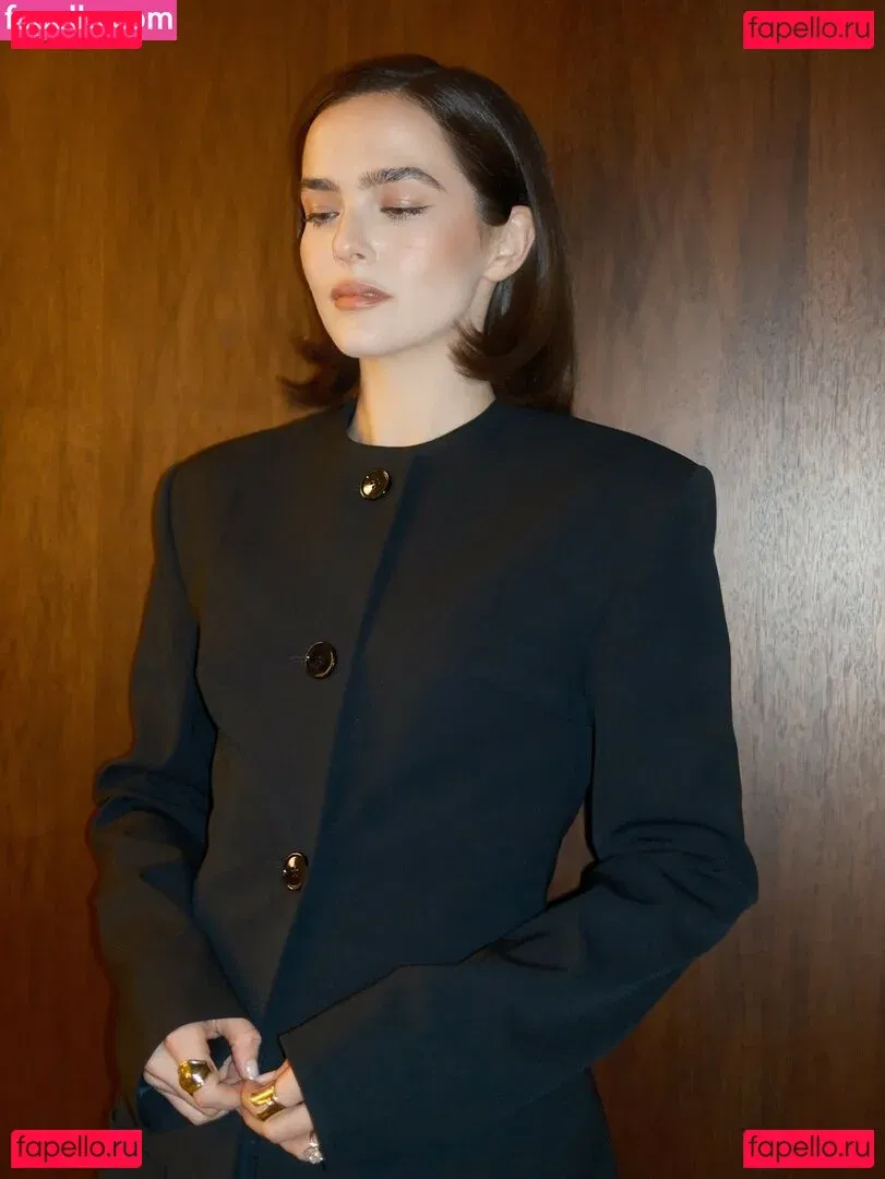 Zoey Deutch Onlyfans Photo Gallery 