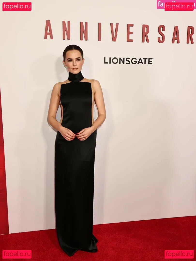 Zoey Deutch Onlyfans Photo Gallery 