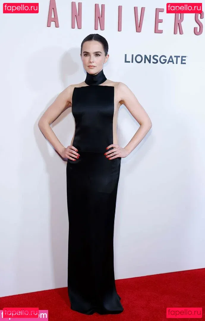 Zoey Deutch Onlyfans Photo Gallery 