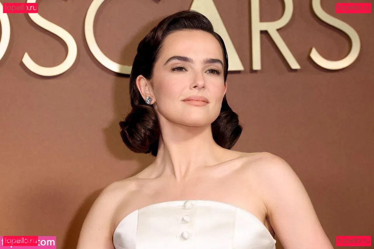 Zoey Deutch Onlyfans Photo Gallery 