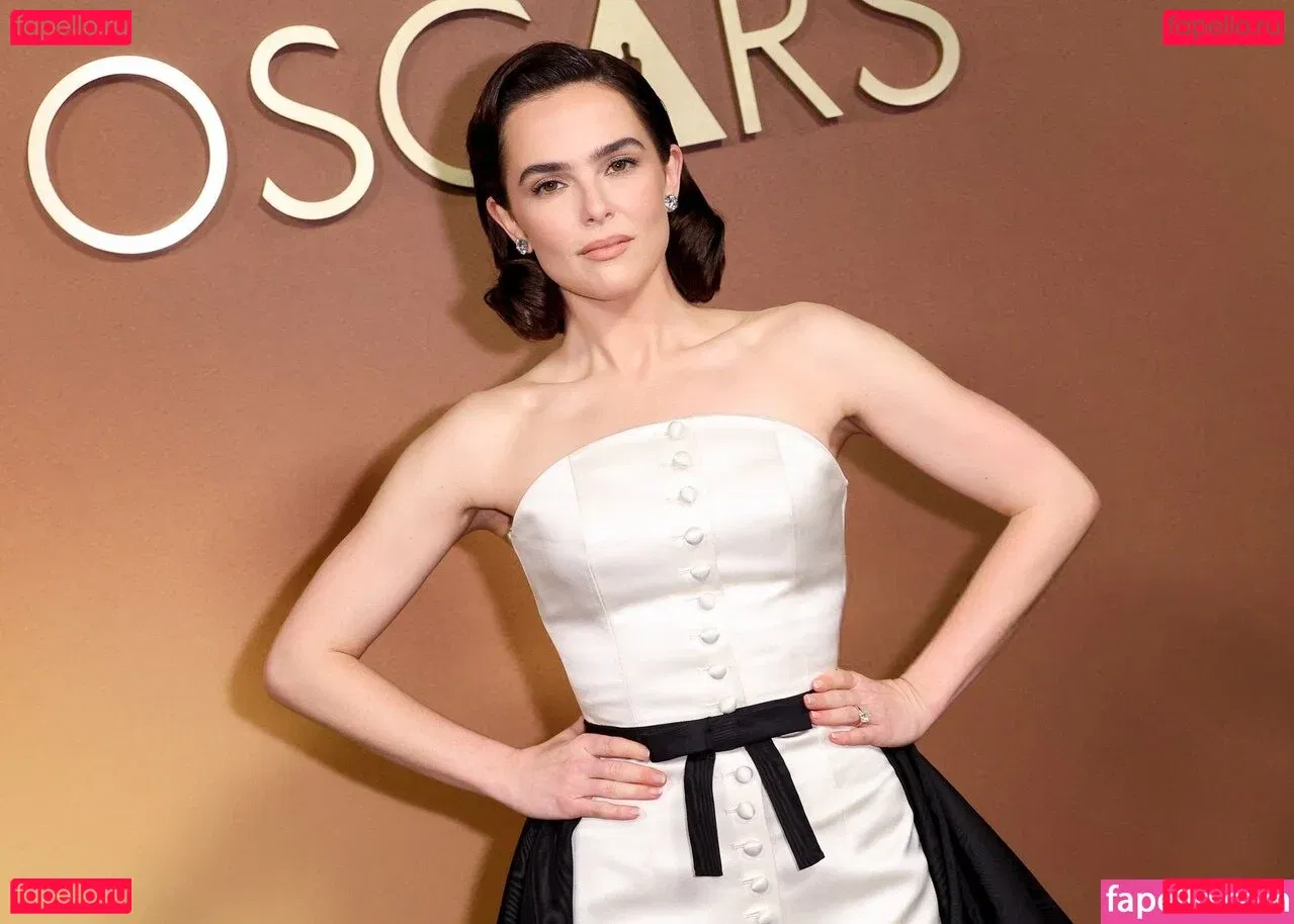 Zoey Deutch Onlyfans Photo Gallery 