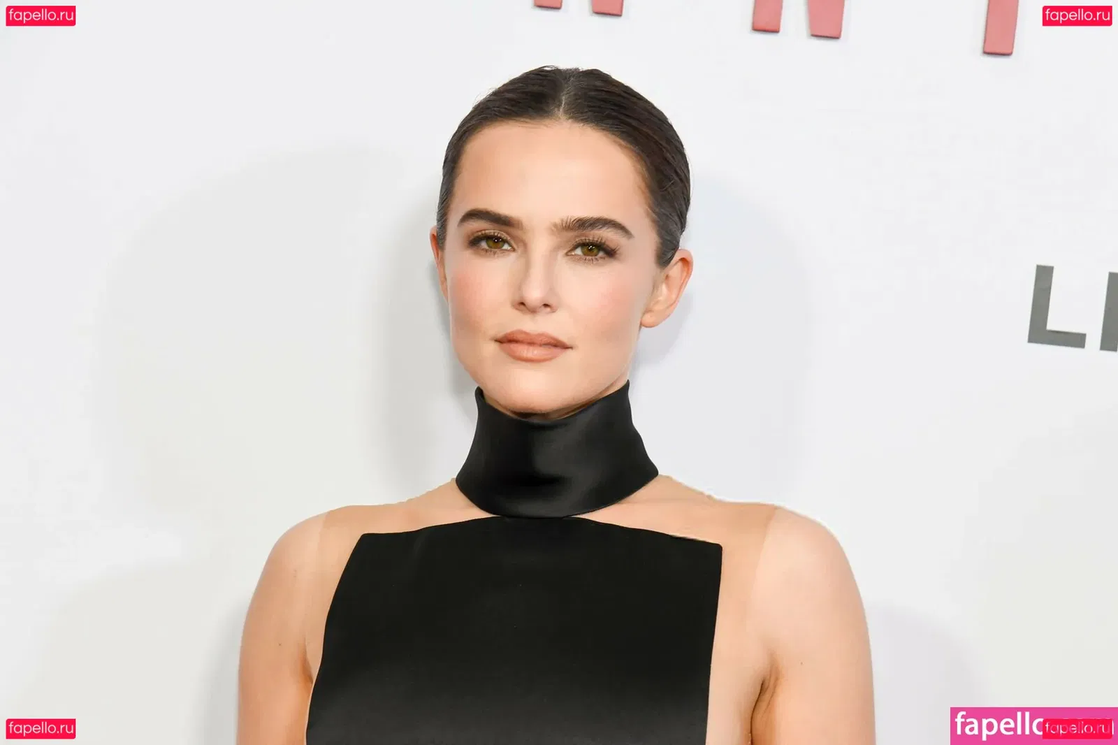 Zoey Deutch Onlyfans Photo Gallery 