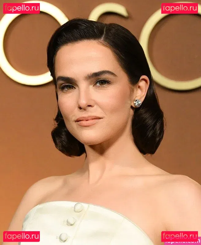 Zoey Deutch Onlyfans Photo Gallery 