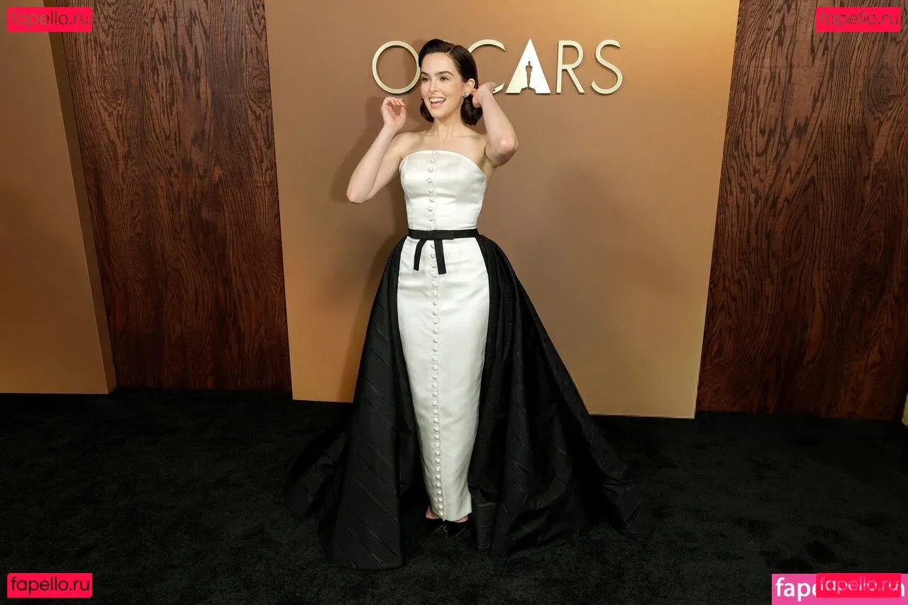 Zoey Deutch Onlyfans Photo Gallery 