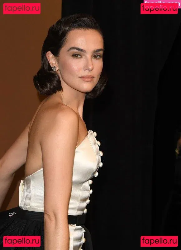 Zoey Deutch Onlyfans Photo Gallery 