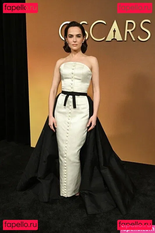 Zoey Deutch Onlyfans Photo Gallery 