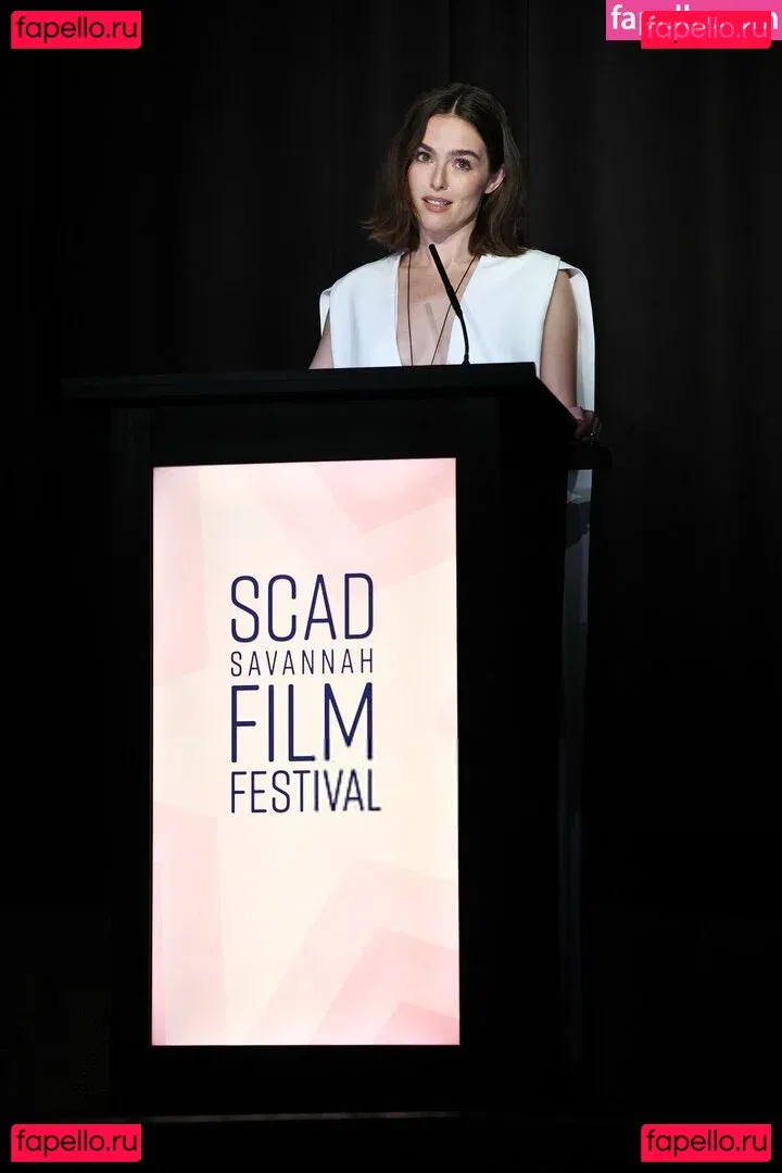 Zoey Deutch Onlyfans Photo Gallery 