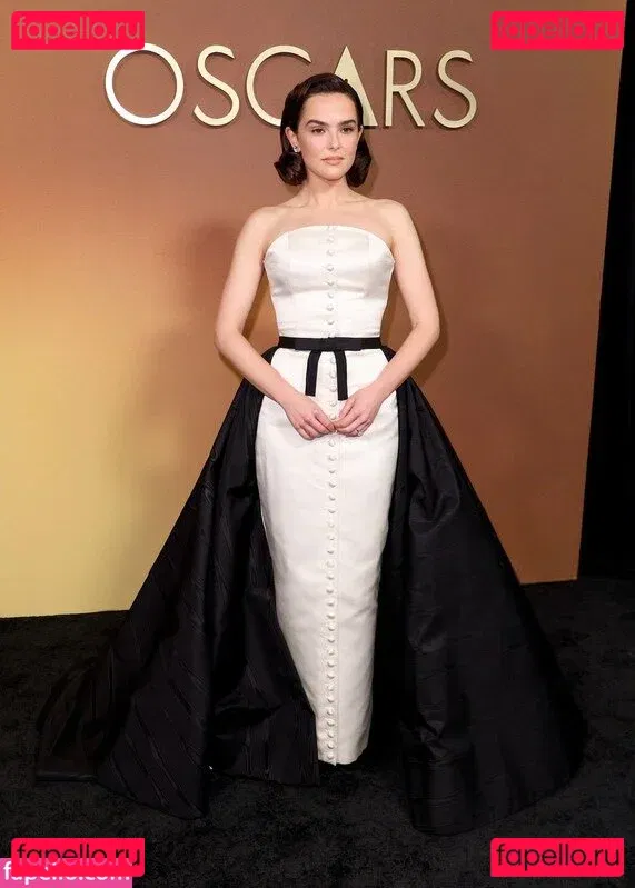 Zoey Deutch Onlyfans Photo Gallery 