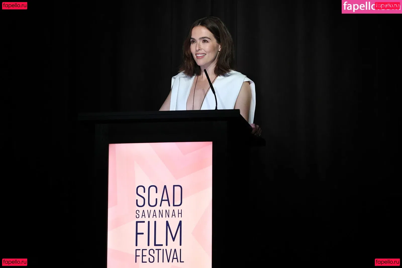 Zoey Deutch Onlyfans Photo Gallery 