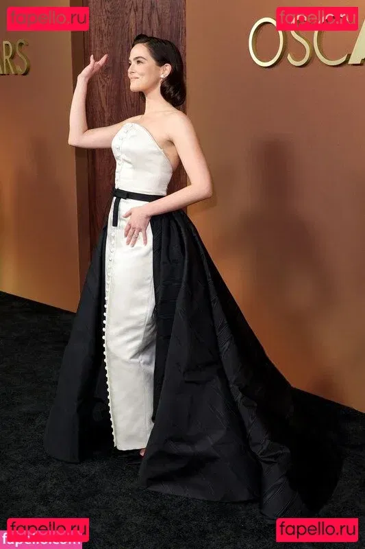 Zoey Deutch Onlyfans Photo Gallery 