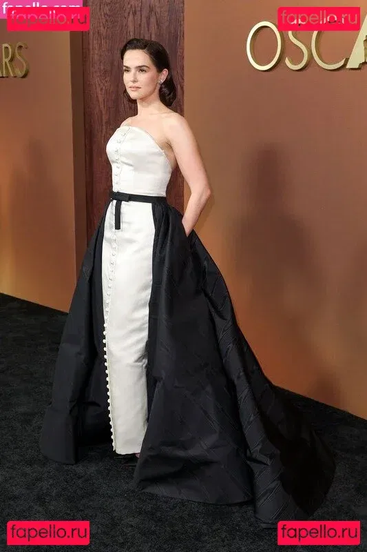 Zoey Deutch Onlyfans Photo Gallery 