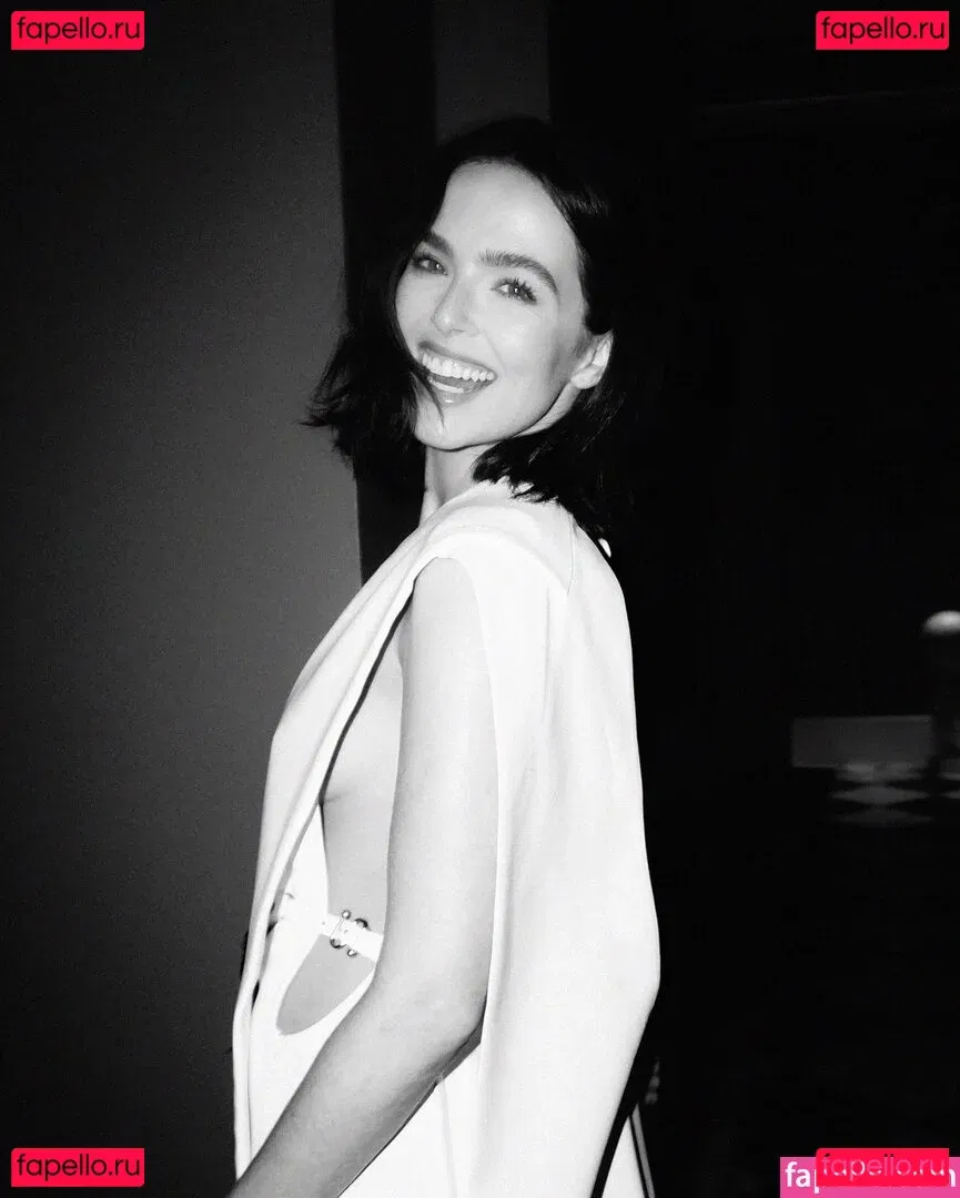 Zoey Deutch Onlyfans Photo Gallery 