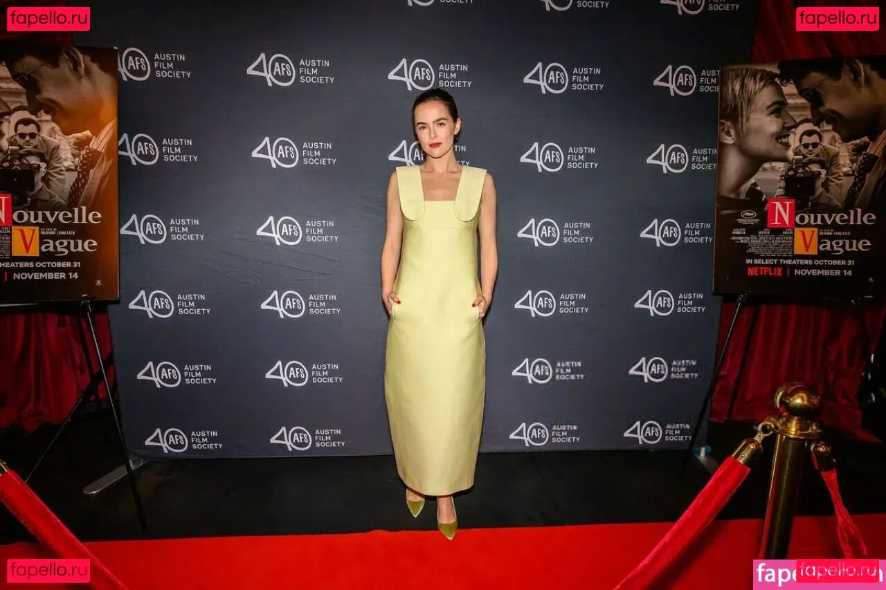 Zoey Deutch Onlyfans Photo Gallery 