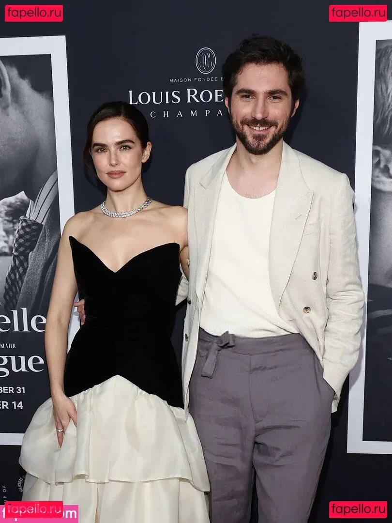 Zoey Deutch Onlyfans Photo Gallery 