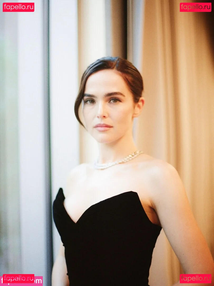 Zoey Deutch Onlyfans Photo Gallery 