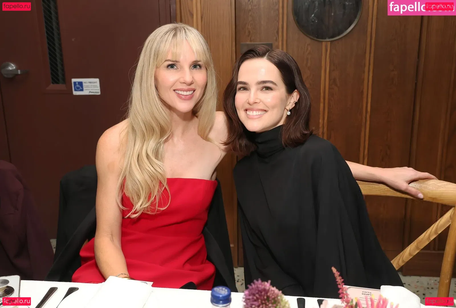 Zoey Deutch Onlyfans Photo Gallery 