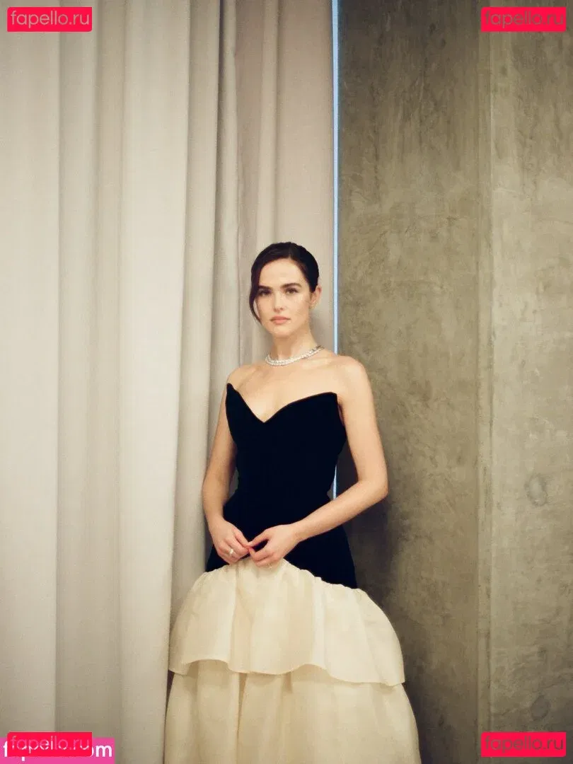 Zoey Deutch Onlyfans Photo Gallery 