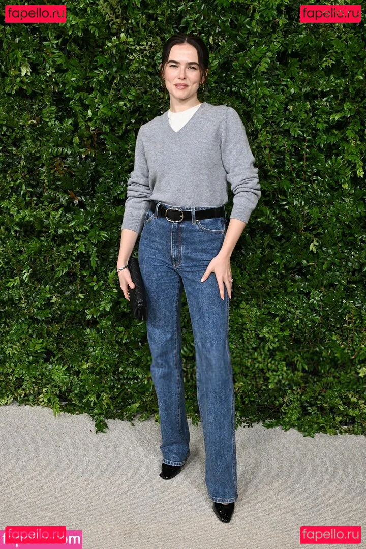 Zoey Deutch Onlyfans Photo Gallery 