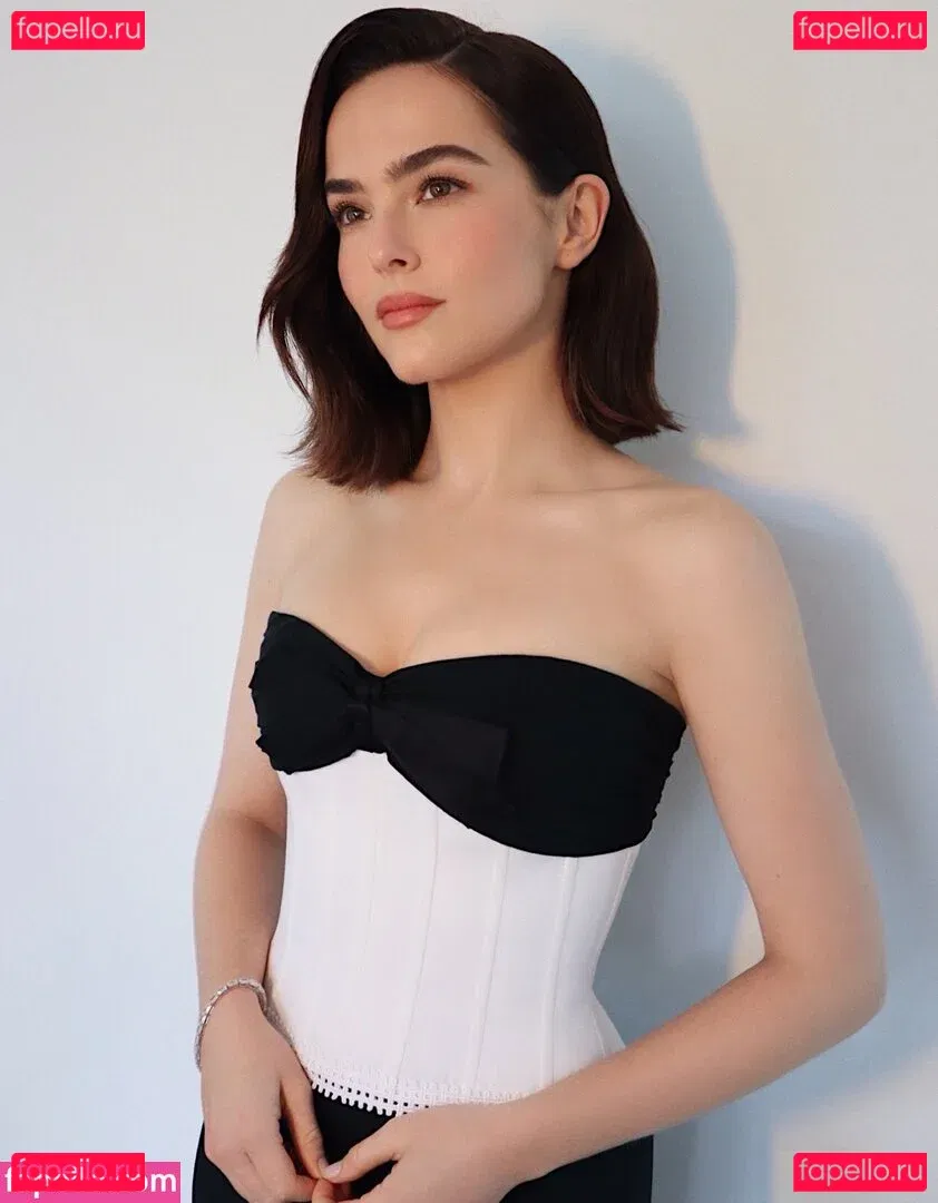 Zoey Deutch Onlyfans Photo Gallery 