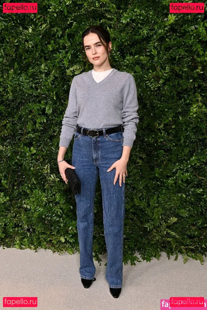 Zoey Deutch Onlyfans Photo Gallery 