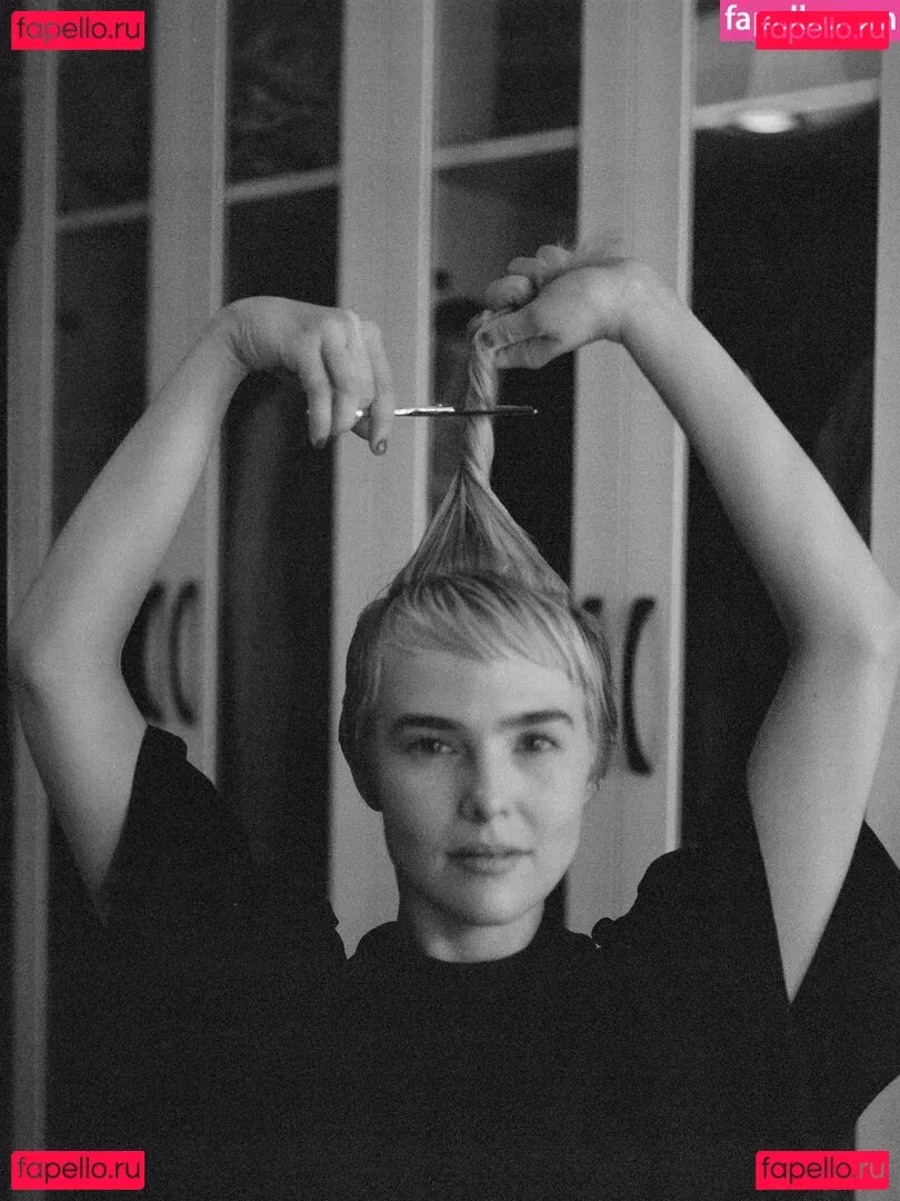 Zoey Deutch Onlyfans Photo Gallery 