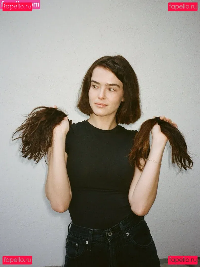 Zoey Deutch Onlyfans Photo Gallery 