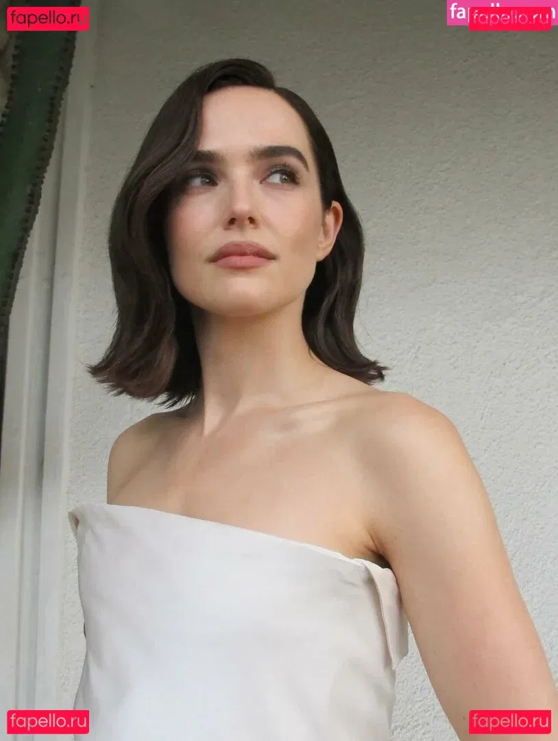 Zoey Deutch Onlyfans Photo Gallery 