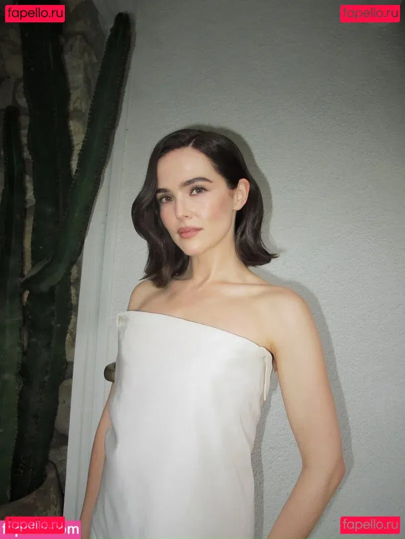 Zoey Deutch Onlyfans Photo Gallery 