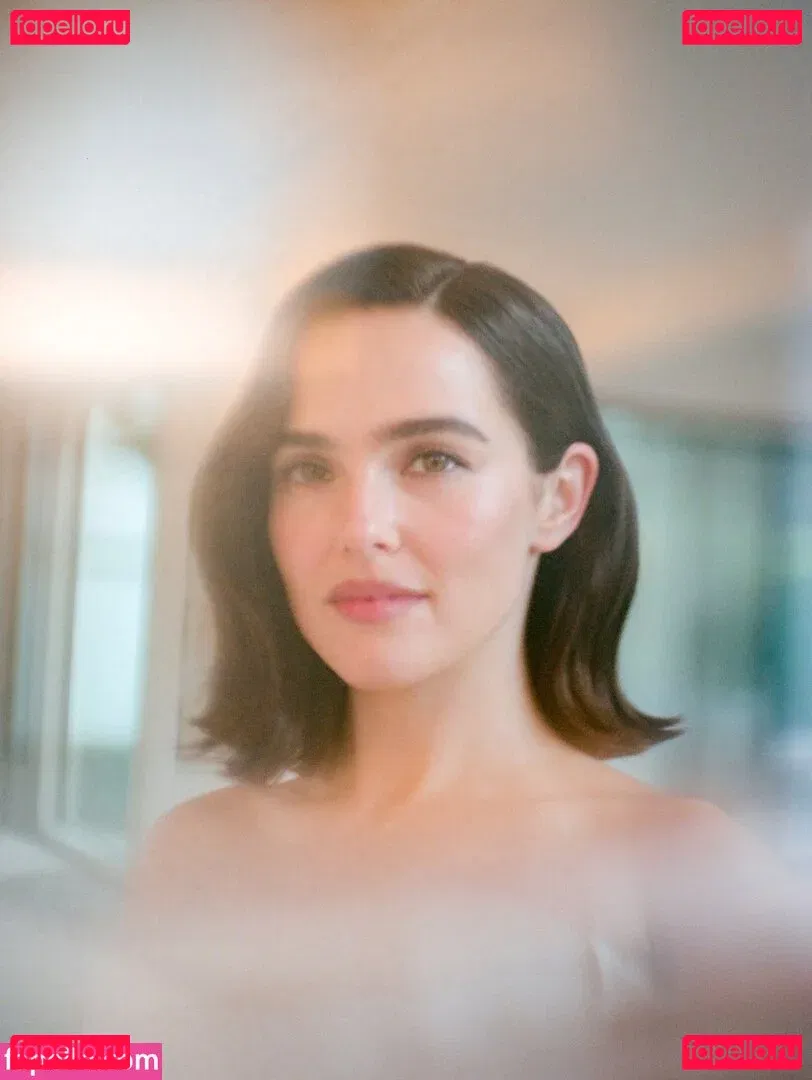 Zoey Deutch Onlyfans Photo Gallery 