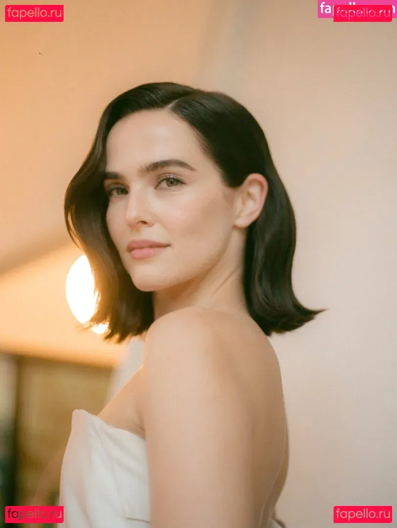 Zoey Deutch Onlyfans Photo Gallery 