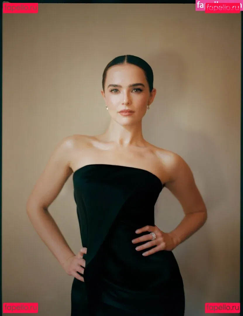 Zoey Deutch Onlyfans Photo Gallery 