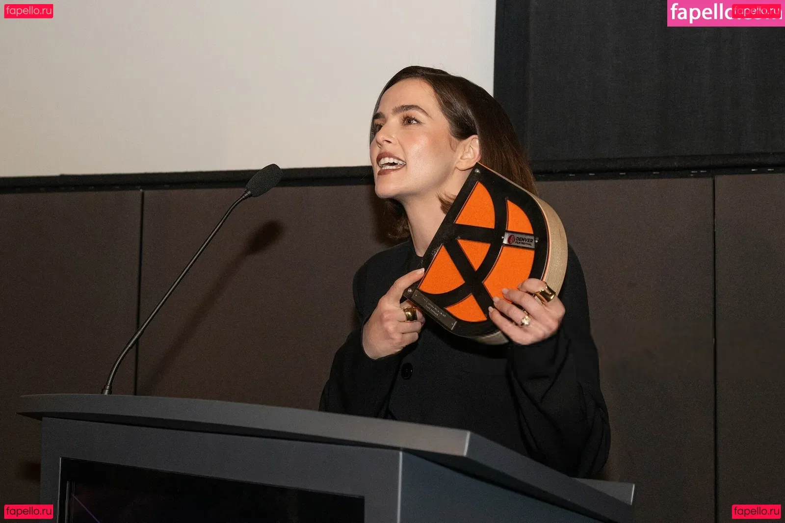 Zoey Deutch Onlyfans Photo Gallery 