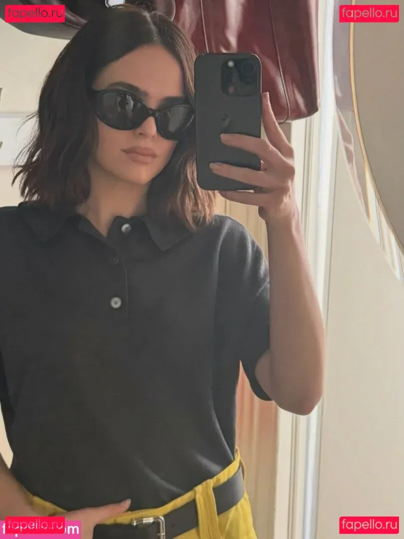 Zoey Deutch Onlyfans Photo Gallery 