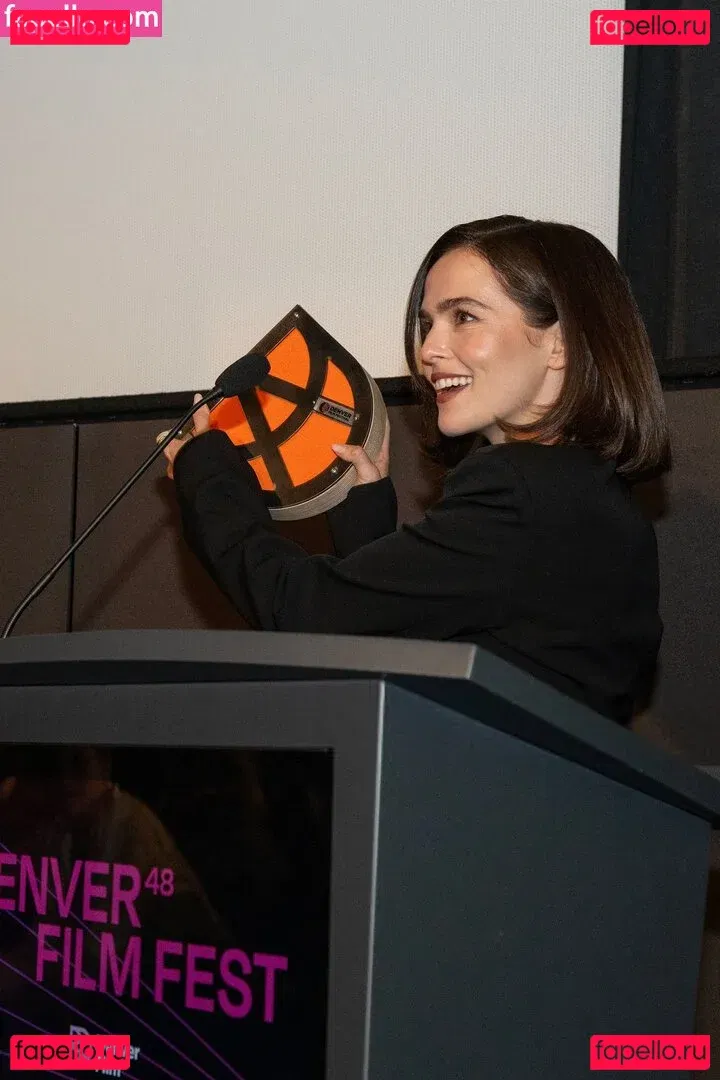 Zoey Deutch Onlyfans Photo Gallery 