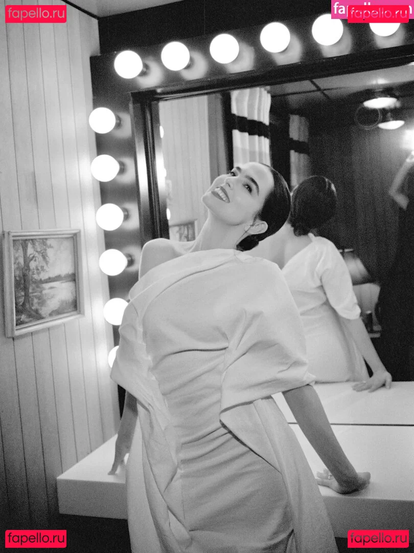 Zoey Deutch Onlyfans Photo Gallery 