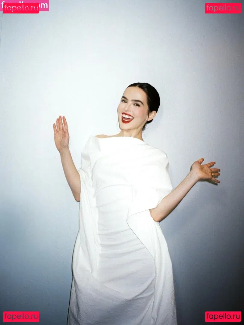 Zoey Deutch Onlyfans Photo Gallery 