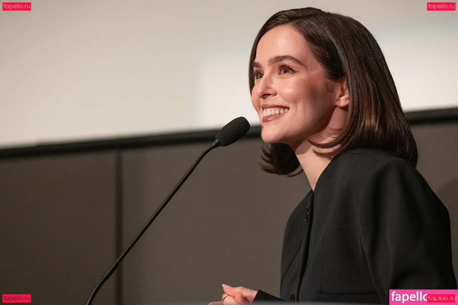 Zoey Deutch Onlyfans Photo Gallery 